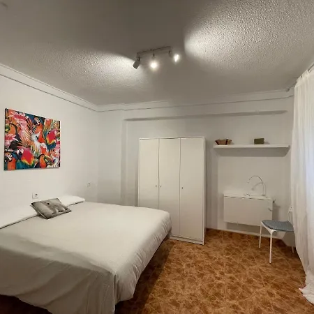 Centro Andando Y Playa Malvarrosa Tranvía 3* Valência