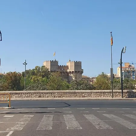 Centro Andando Y Playa Malvarrosa Tranvia Πανσιόν Βαλένθια