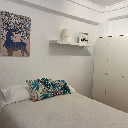Centro Andando Y Playa Malvarrosa Tranvia بيت ضيافة